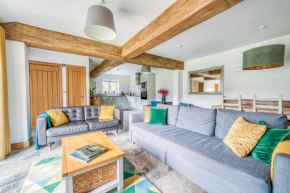 Stunning Cottage in New Forest with Log Burner